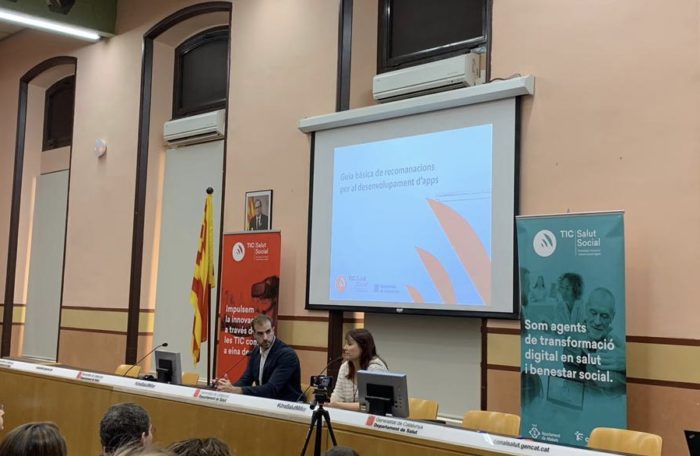Ariadna Rius presenta els detalls de la Guia d'apps en salut i social.