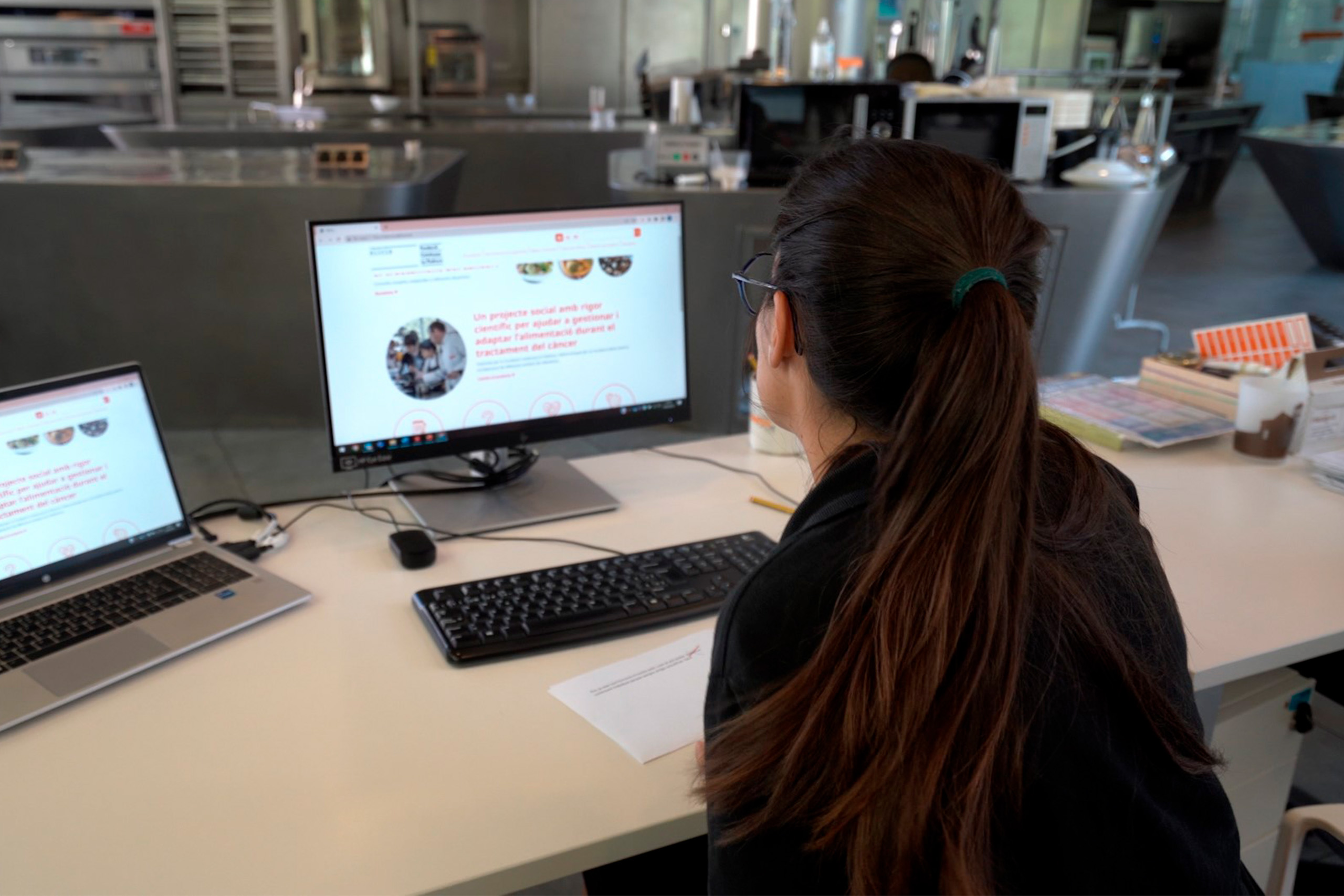 Neix una plataforma web per ajudar a adaptar l’alimentació de les persones en tractament oncològic 